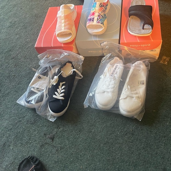 Shoes new size 5$15.00 eaVera Bradley purse and wallet $15.00 each - Picture 13 of 15